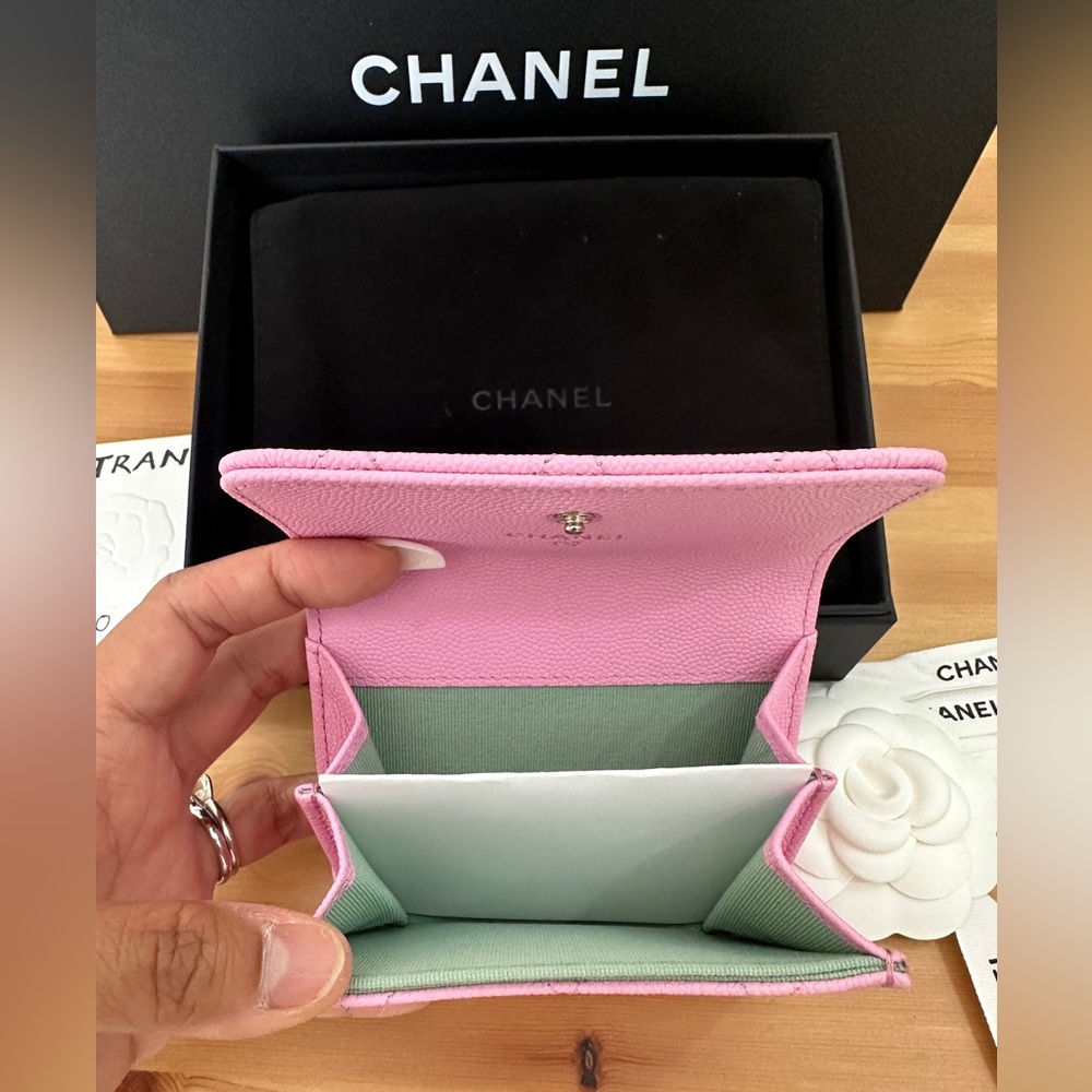 SOLD❌CHANEL 23P XL Flap Card Holder - Picture 3 of 14